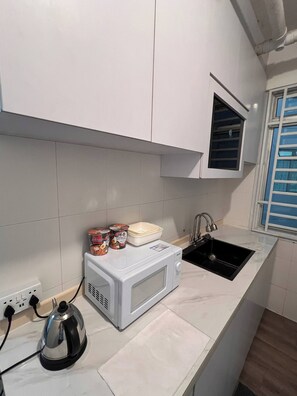 ห้องพักรวม, 1 ห้องนอน, พร้อมสิ่งอำนวยความสะดวกสำหรับผู้พิการ, วิวเมือง | ครัวส่วนตัว