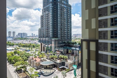 Luxury Bluesun Landmark 81 & Vinhomes