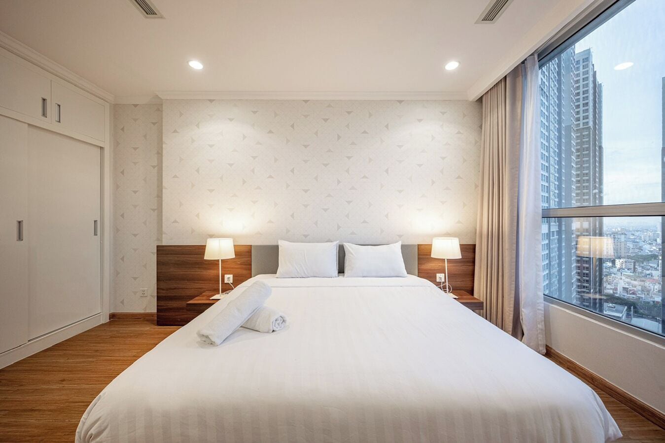 Lägenhet Panoramic - 3 sovrum - balkong - utsikt mot staden | Allergitestade sängkläder, minibar och individuell inredning