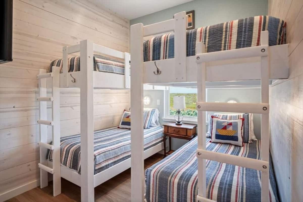 Ferienhaus, 3 Schlafzimmer, eigener Pool, Meerblick | Schreibtisch, laptopgeeigneter Arbeitsplatz, kostenloses WLAN