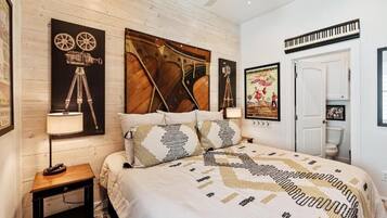 Escritorio, espacio para trabajar con laptop y wifi gratis