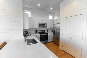 House, 3 Bedrooms, Private Pool, Ocean View | Private kitchen | Full-sized fridge, microwave, oven, stovetop