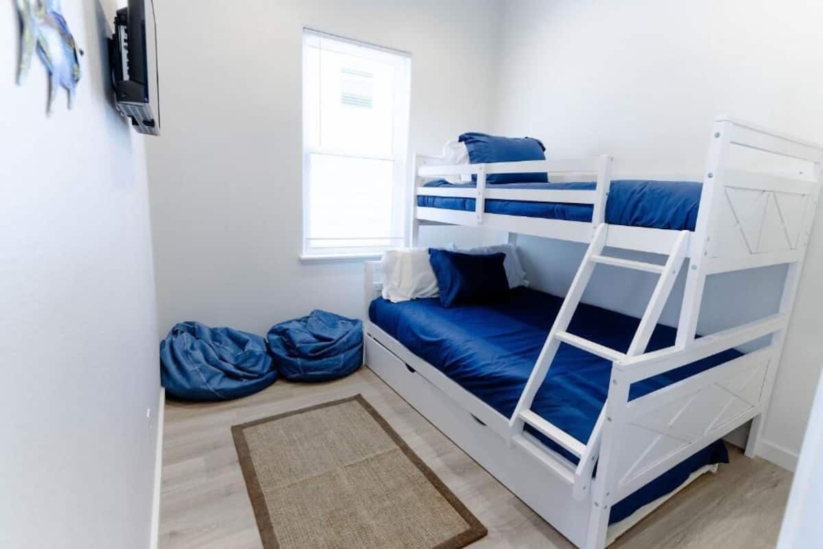 Ferienhaus, 3 Schlafzimmer, eigener Pool, Meerblick | Schreibtisch, laptopgeeigneter Arbeitsplatz, kostenloses WLAN