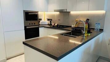 Fridge, microwave, oven, stovetop