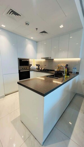 Fridge, microwave, oven, stovetop