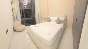 2 habitaciones, tabla de planchar con plancha, wifi y ropa de cama