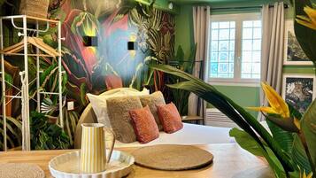 Iron/ironing board, WiFi, bed sheets