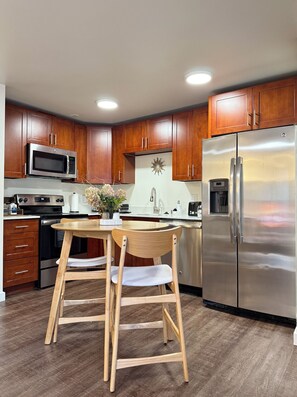 Mikrobølgeovn, ovn, kogeplade, opvaskemaskine