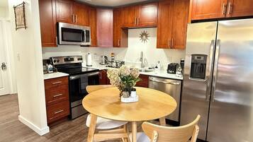 Mikroaaltouuni, uuni, liesi, astianpesukone