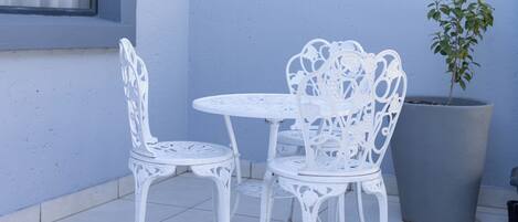 Dobbeltrom – standard, terrasse, byutsikt | Hageutsikt