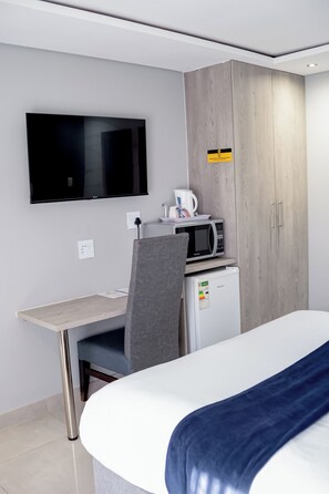 Standard Double Room, Patio, City View