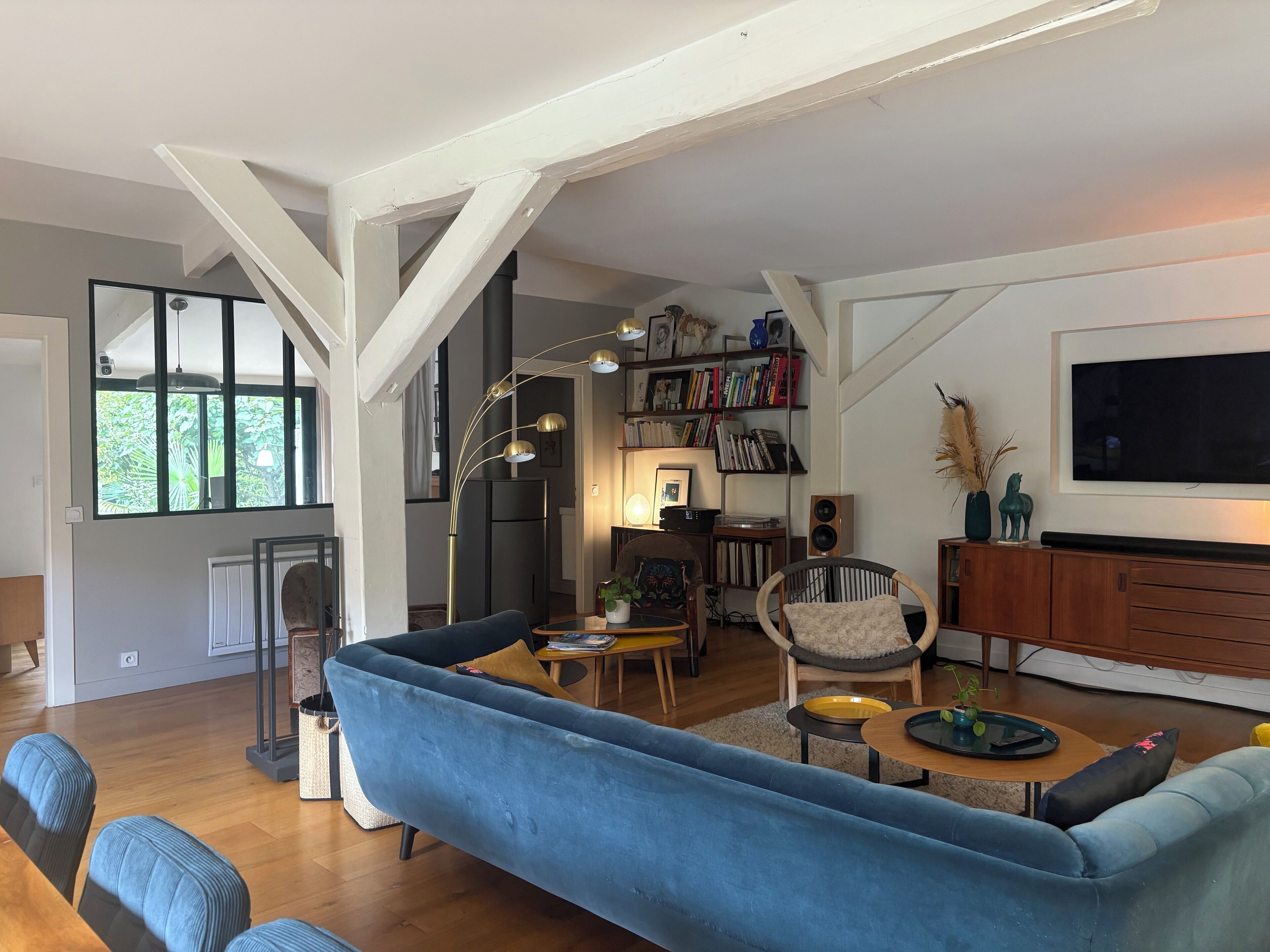 Televisie en een open haard