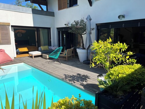 Renovated studio for 8 people with swimming pool and garden in the heart of Toulouse