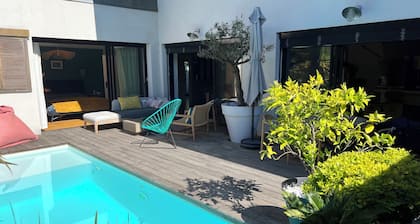 Renovated studio for 8 people with swimming pool and garden in the heart of Toulouse