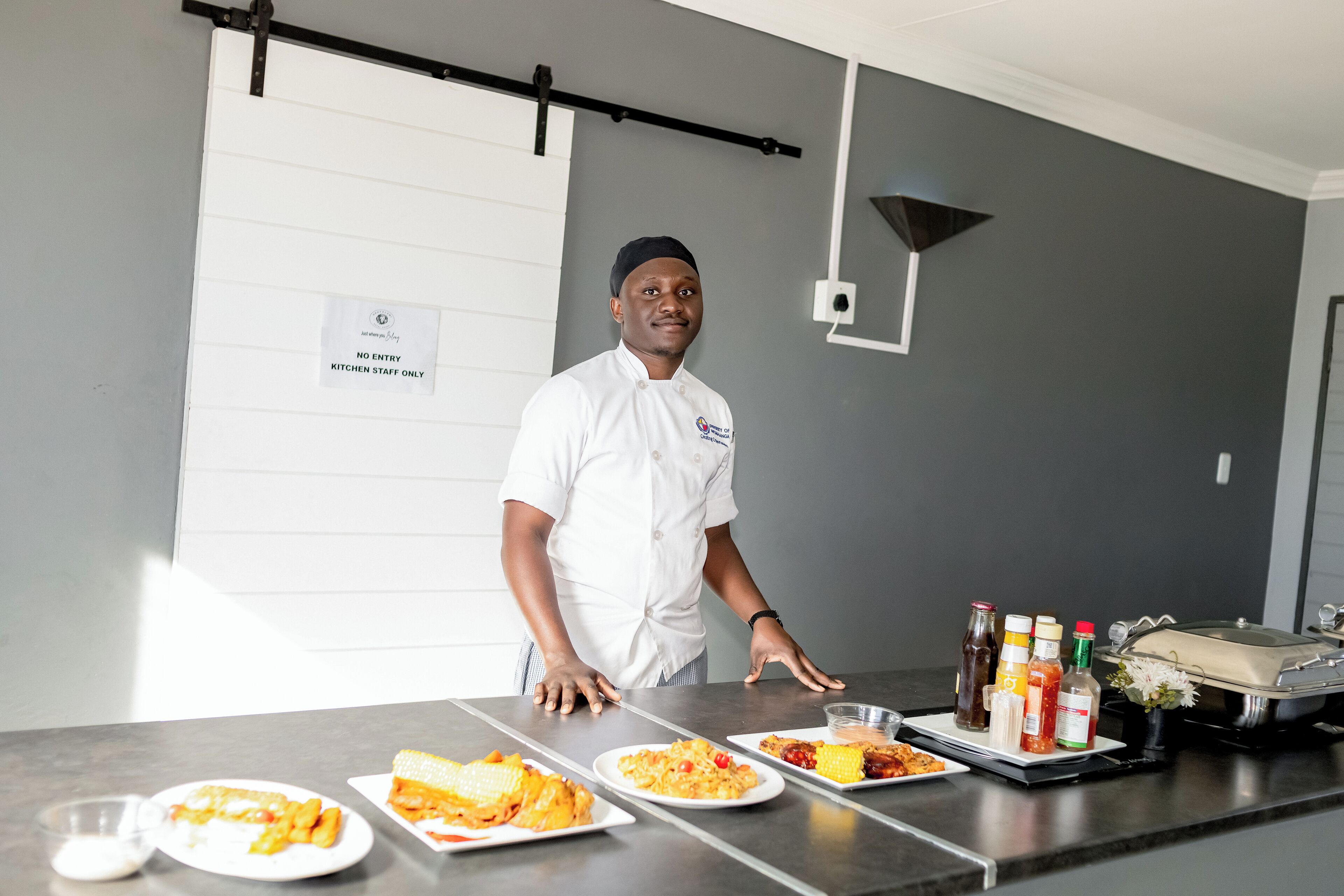 Päivittäinen buffetaamiainen (180 ZAR per henkilö)