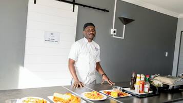 Desayuno buffet diario (ZAR 180 por persona)