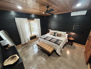 6 soveværelser, pengeskab på værelset, strygejern/strygebræt