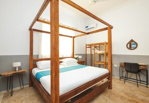1 habitación, tabla de planchar con plancha, wifi y ropa de cama 