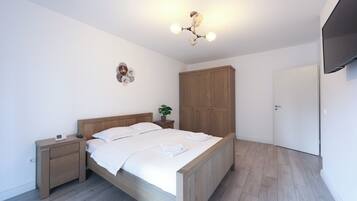 1 bedroom, iron/ironing board, free WiFi, bed sheets