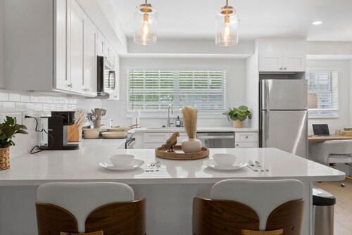 Spacious 2BR prime location | Free Parking & Crib