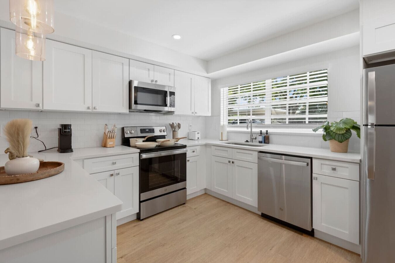 Mikrowelle, Ofen, Herdplatte, Geschirrspüler