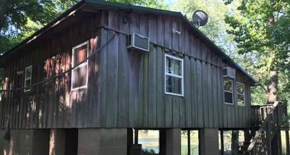 Current River Cabin, On the Water, Fishing, Swimming, Relaxation.