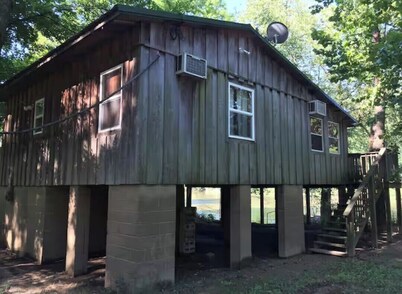 Current River Cabin, On the Water, Fishing, Swimming, Relaxation.