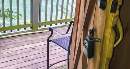 Current River Cabin, On the Water, Fishing, Swimming, Relaxation.