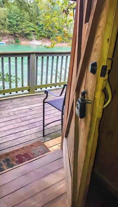 Current River Cabin, On the Water, Fishing, Swimming, Relaxation.