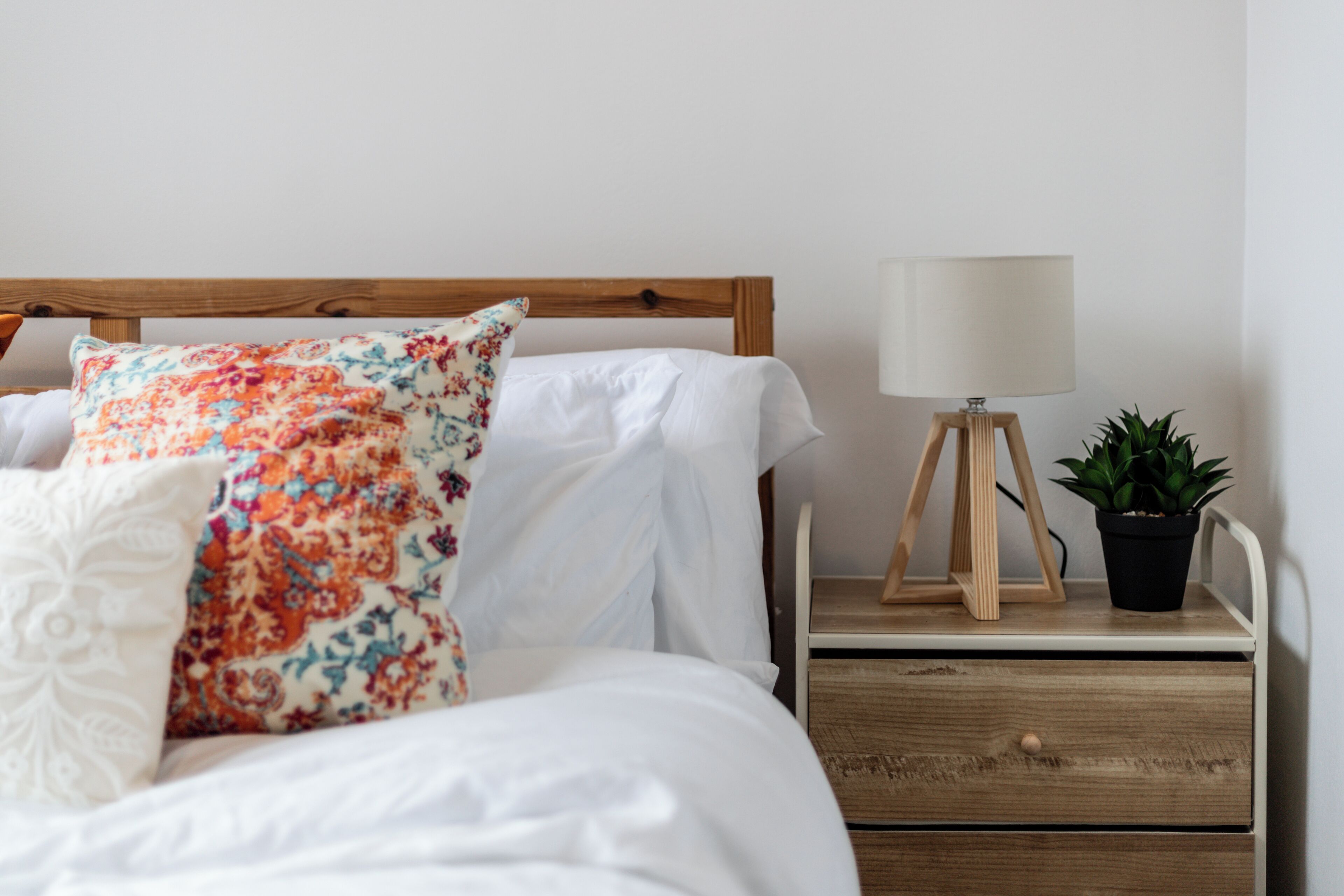 2 bedrooms, iron/ironing board, internet, bed sheets