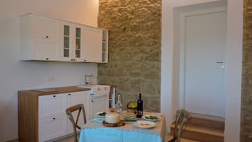 Apartment, Seeblick | Eigene Küche | Kühlschrank, Herdplatte, Kochgeschirr/Geschirr/Besteck