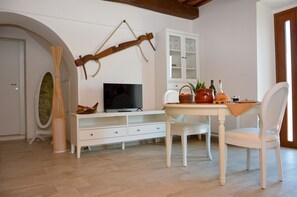 Appartamento, vista lago | Area soggiorno