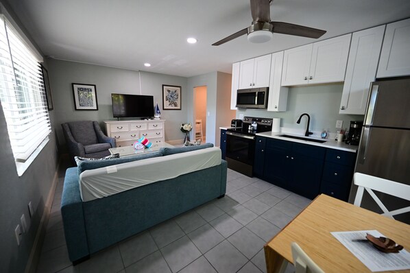 Interior - Comfortable 1BR hotel suite in beautiful Sanibel including bikes & beach gear (Sanibel)