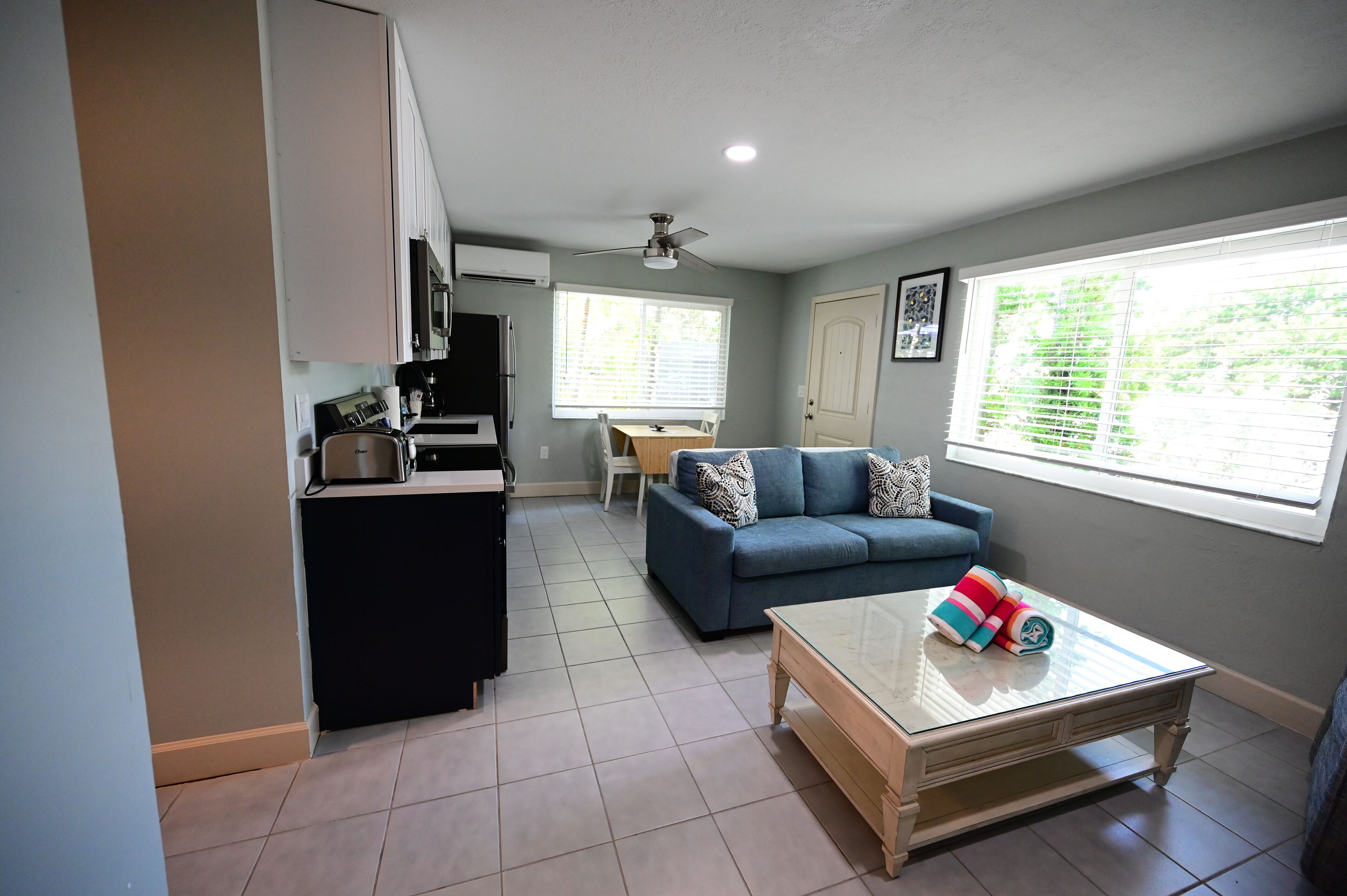 Televisión y chimenea 