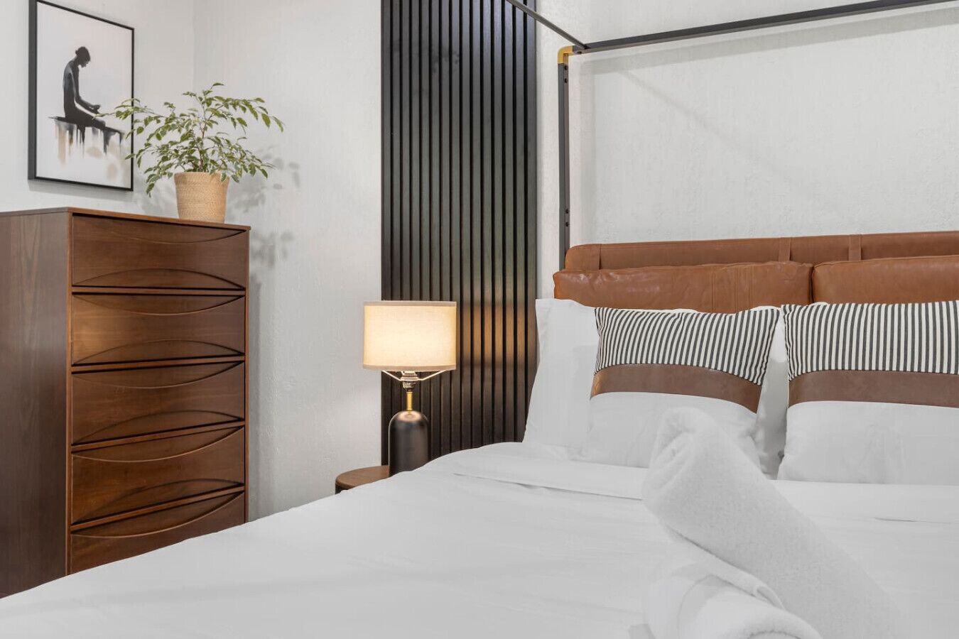 1 Schlafzimmer, Schreibtisch, Bügeleisen/Bügelbrett, Reisekinderbett