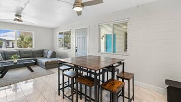 Apartment, 2 Schlafzimmer, Nichtraucher, Küche | Essbereich im Zimmer