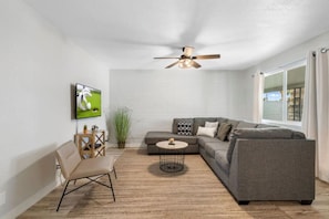 Appartement, 2 chambres | Bureau, espace de travail pour ordinateur portable