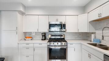 Apartment, 2 Schlafzimmer, Nichtraucher, Küche | Eigene Küche | Großer Kühlschrank, Mikrowelle, Ofen, Herdplatte