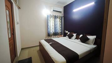 Deluxe Double Room | Individually furnished, blackout curtains, soundproofing