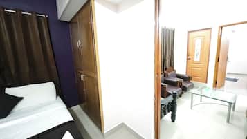 Apartament de luxe, balcó, vistes a la ciutat | Mobiliari individual, cortines opaques i habitacions insonoritzades