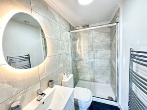 Hair dryer, towels, toilet paper - Portsmouth (Portsmouth)