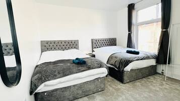 4 bedrooms, iron/ironing board, WiFi