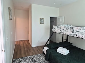 2 habitaciones, tabla de planchar con plancha y wifi gratis