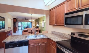 Microondas, horno, parrilla de estufa y lavavajillas 