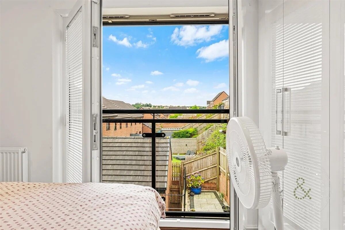 6 bedrooms, iron/ironing board, free WiFi, bed sheets