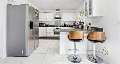 Luxury 6BR, 4 Parking Family & Contractor friendly