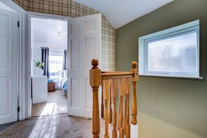 Interior - Spacious 4-Bed House in Welling - Free parking (Welling)