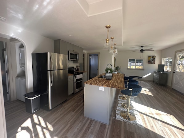 冰箱、微波炉、烤箱、炉灶