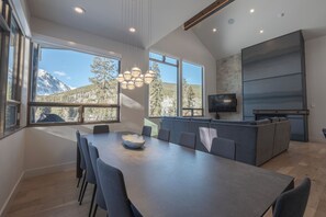 Dining - Quandary Sunsets--mountain views with hot tub and 10-minutes to Breckenridge (Breckenridge)