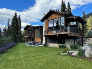 Exterior - Quandary Sunsets--mountain views with hot tub and 10-minutes to Breckenridge (Breckenridge)